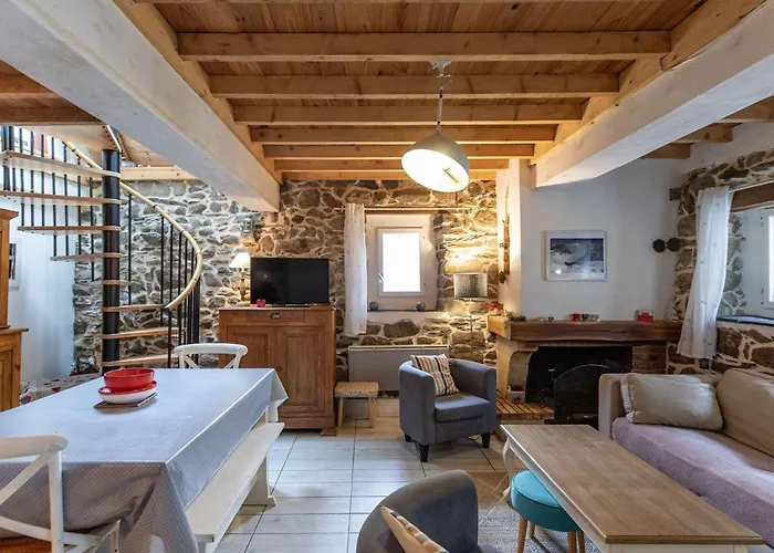 Bergerie Pyreneenne Renovee - 4 - 8 Pers. - Jardin - Stationnement Public - 3 Stations De - Fr-1-402-132 Holiday home